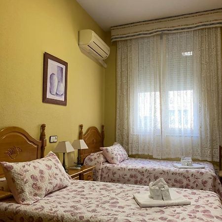 Hostal Internacional Madrid Extérieur photo