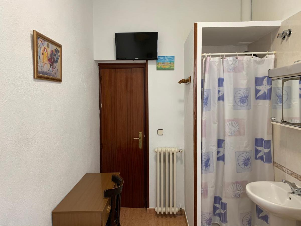 Hostal Internacional Madrid Extérieur photo