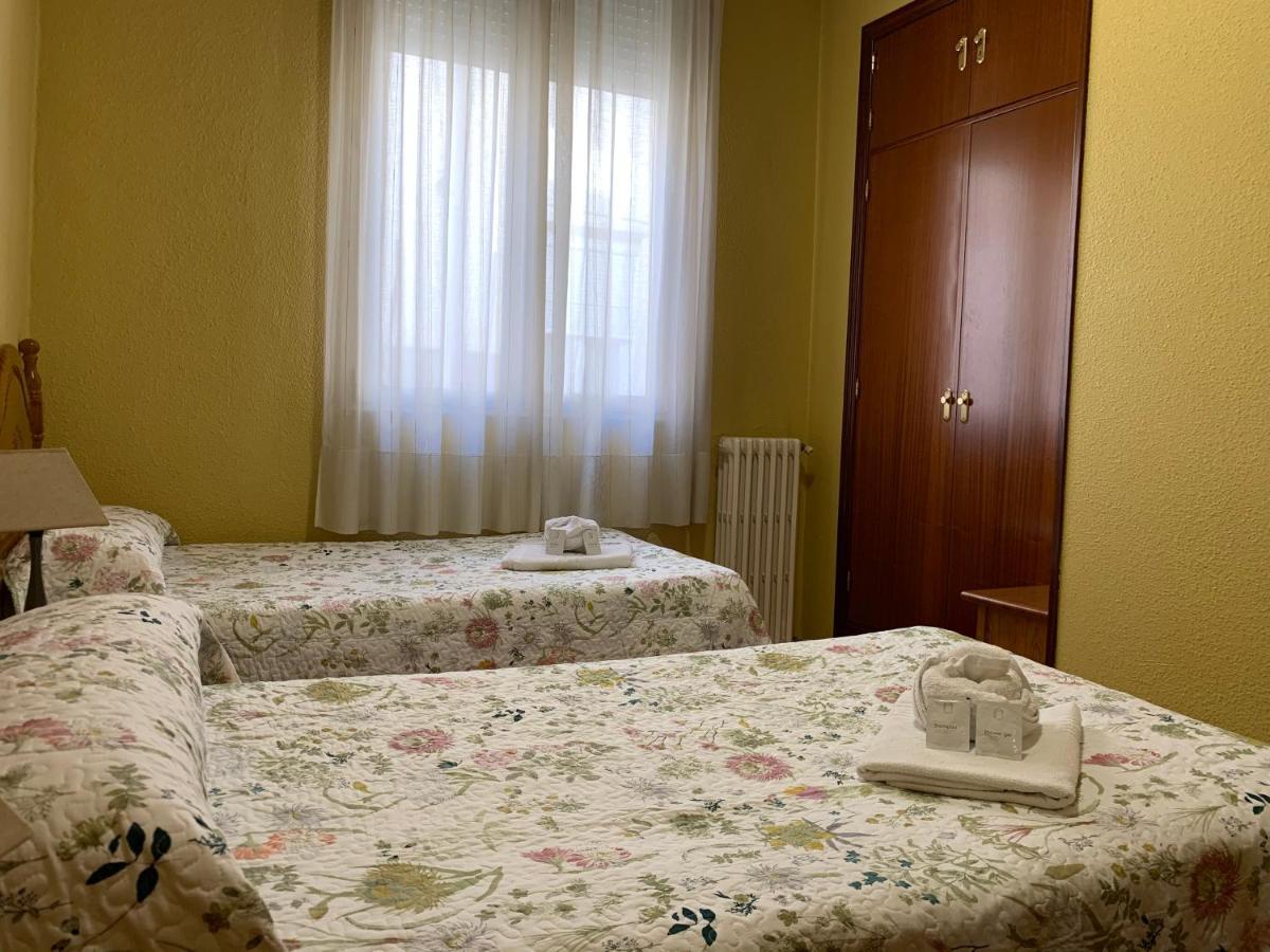 Hostal Internacional Madrid Extérieur photo