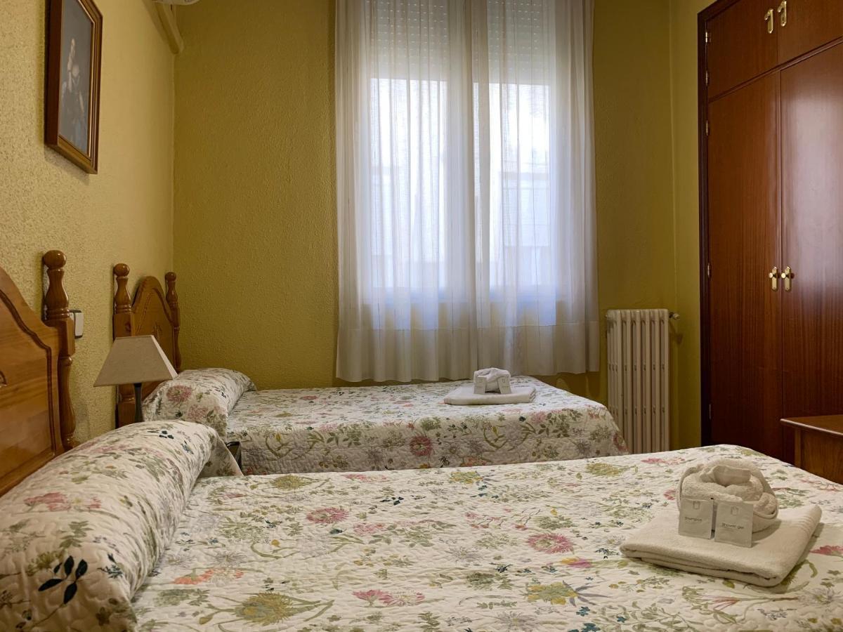 Hostal Internacional Madrid Extérieur photo